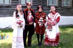 Студенты РХУ им.Г.К.Вагнера в современных костюмах, созданных по мотивам традиционных рязанских.JPG